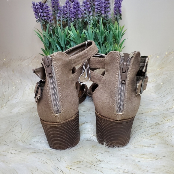 SOLD✅️Women Sandals - Picture 3 of 6